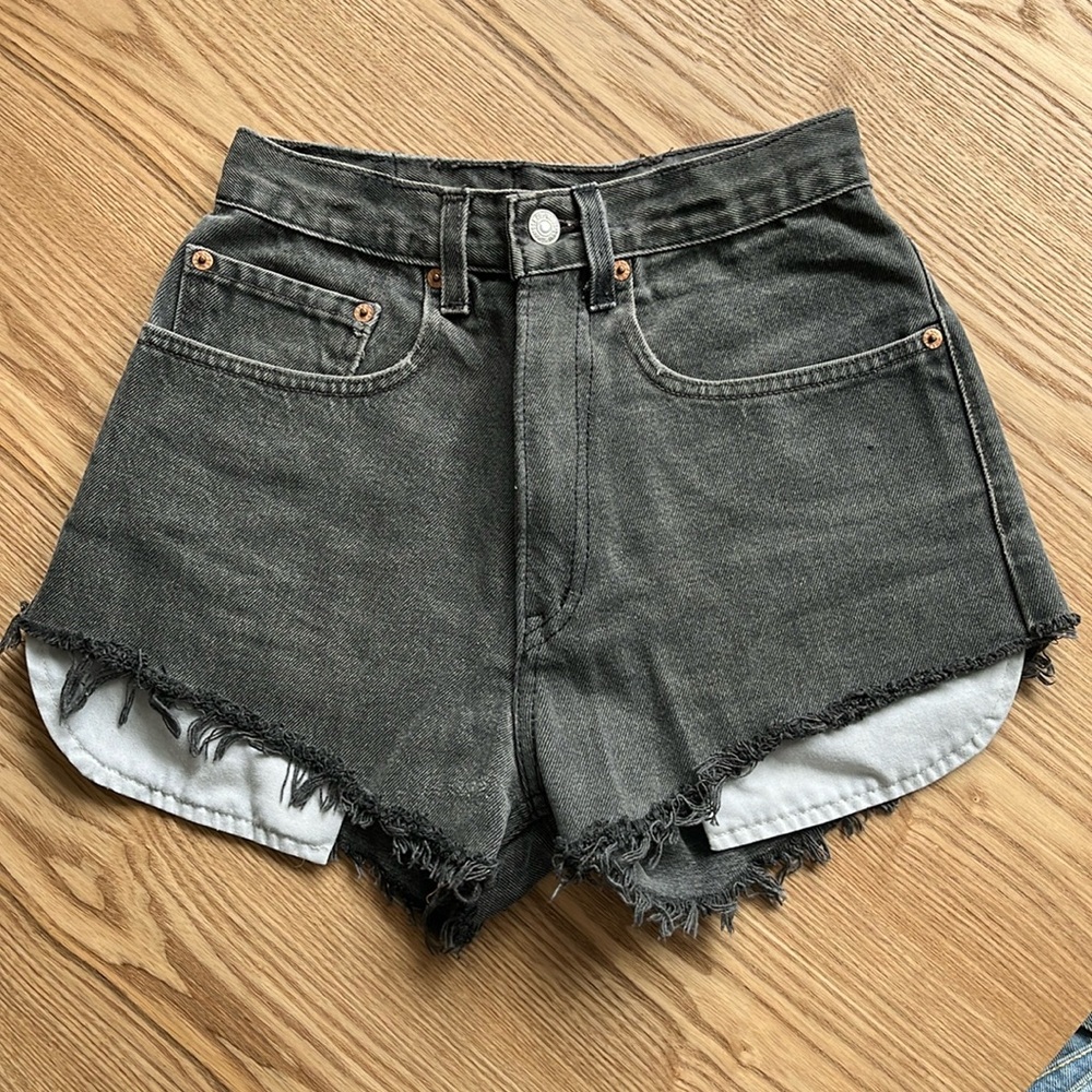 LEVI DARK DENIM SHORTS
